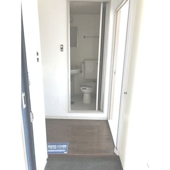 物件内観写真9　(玄関)