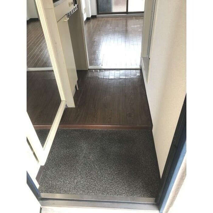 物件内観写真9　(玄関)
