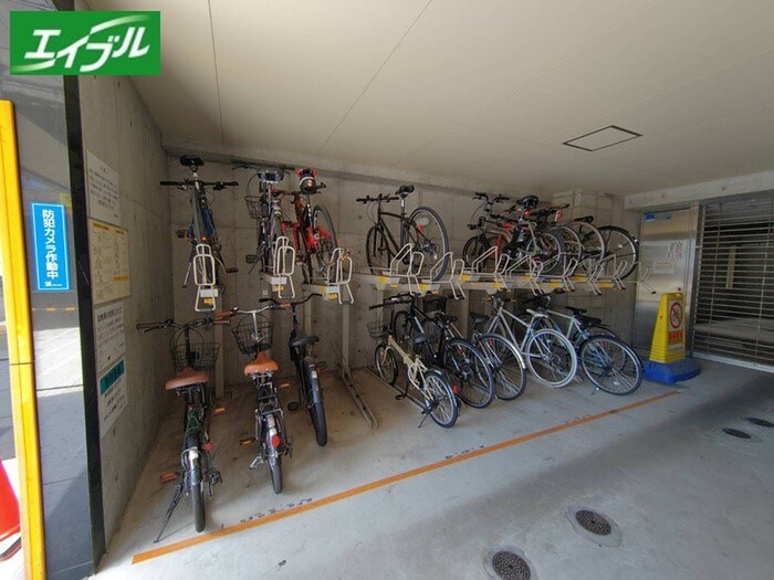 物件外観写真3　(駐輪場)