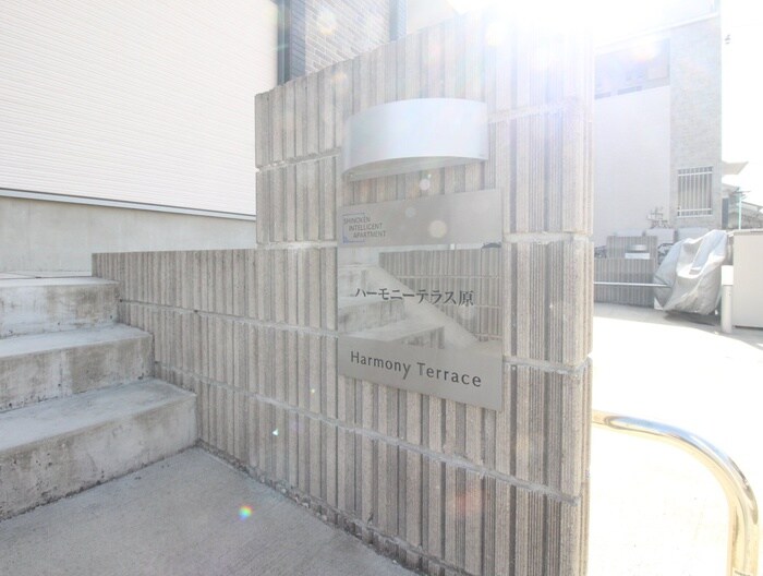 物件外観写真5　(エントランス部分)