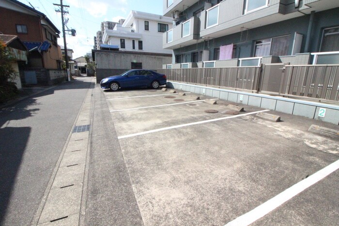 物件外観写真4　(駐車場)