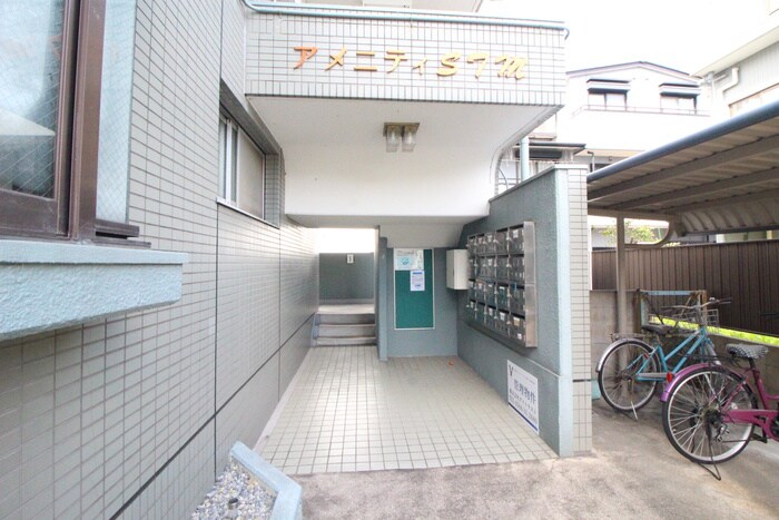 物件外観写真5　(エントランス部分)