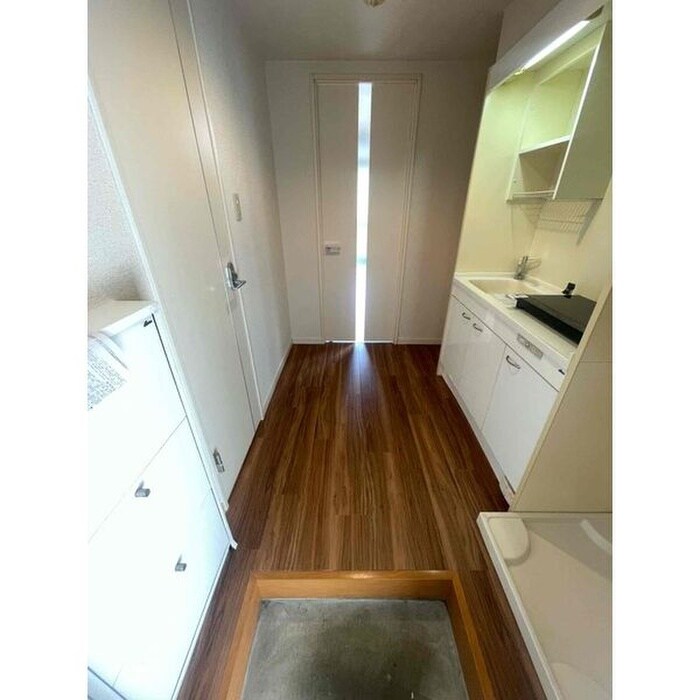 物件内観写真13　(玄関)