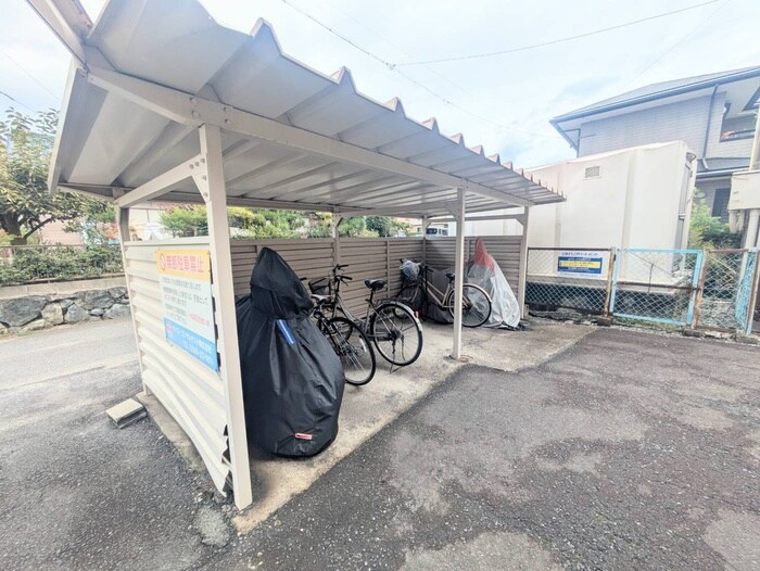 物件外観写真6　(駐輪場)