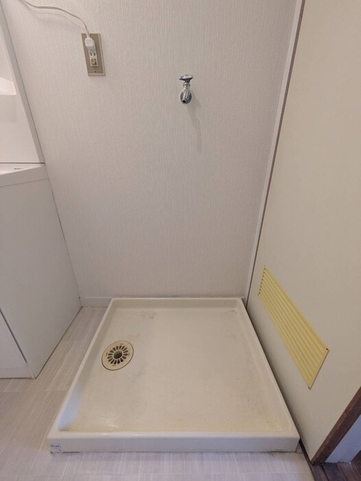 物件内観写真12　(洗濯機置場)