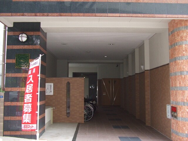 物件外観写真2　(エントランス部分)