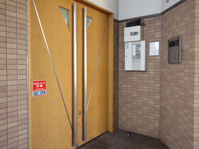 物件外観写真4　(エントランス部分)