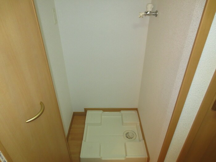 物件内観写真11　(洗濯機置場)