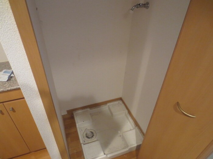 物件内観写真13　(洗濯機置場)