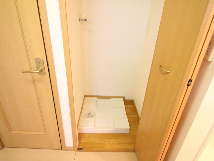 物件内観写真14　(洗濯機置場)