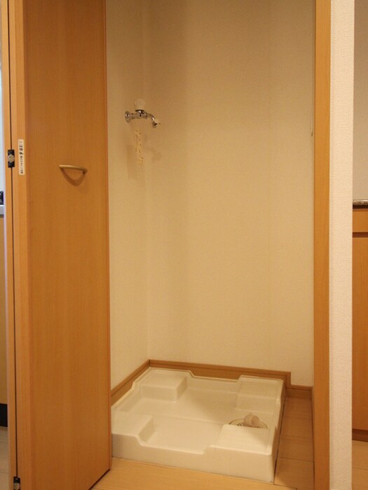 物件内観写真14　(洗濯機置場)