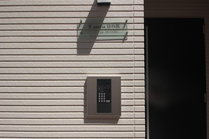 物件外観写真6　(エントランス部分)