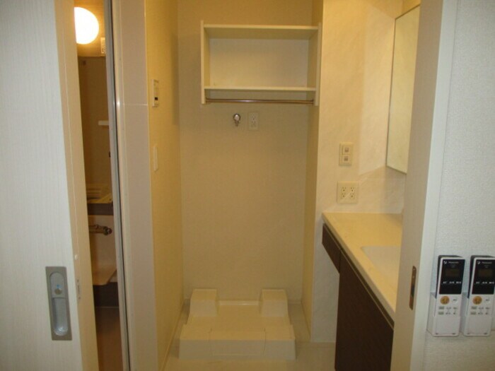 物件内観写真16　(洗濯機置場)