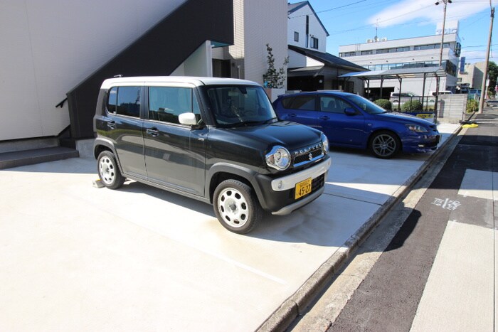 物件外観写真4　(駐車場)