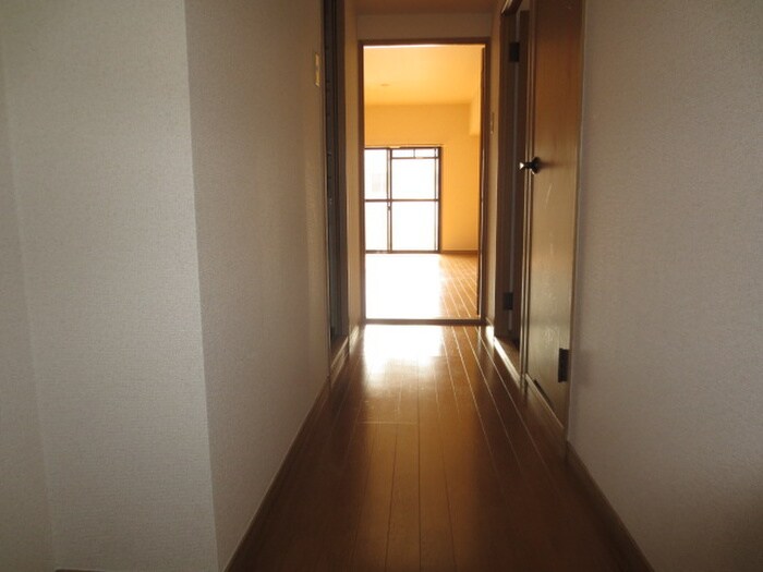 物件内観写真8　(玄関)