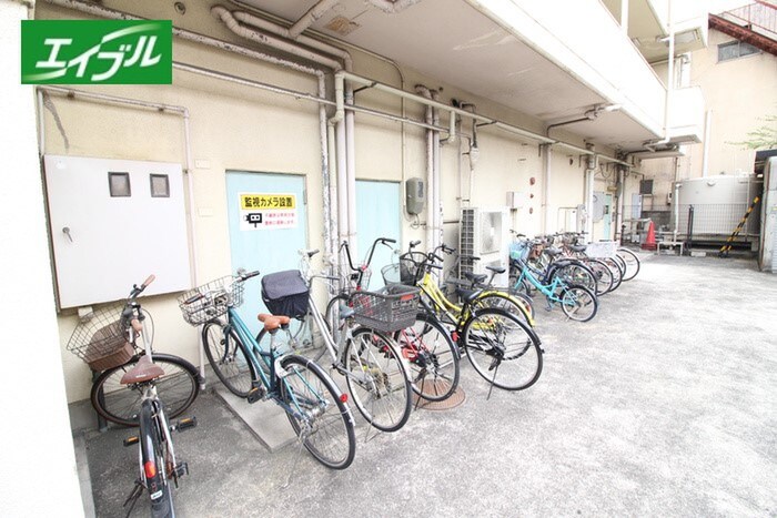 物件外観写真3　(駐輪場)