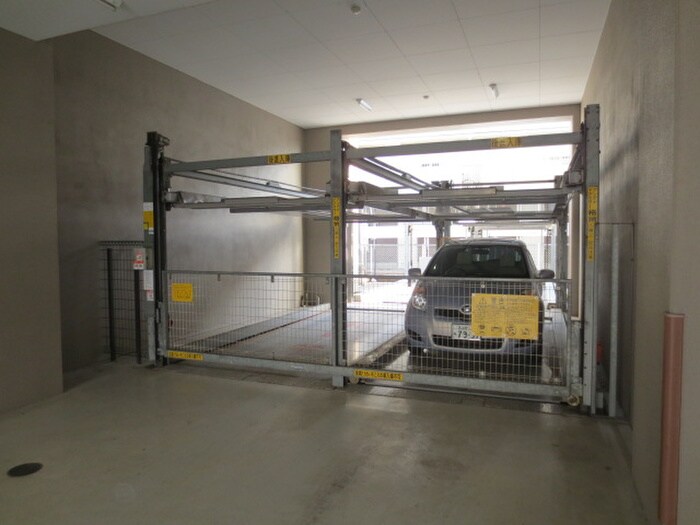 物件外観写真4　(駐車場)