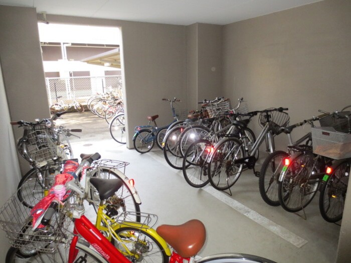 物件外観写真5　(駐輪場)
