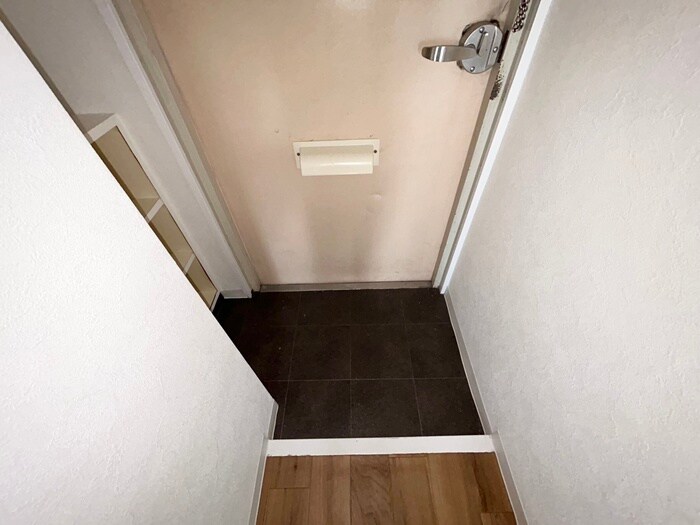 物件内観写真16　(玄関)