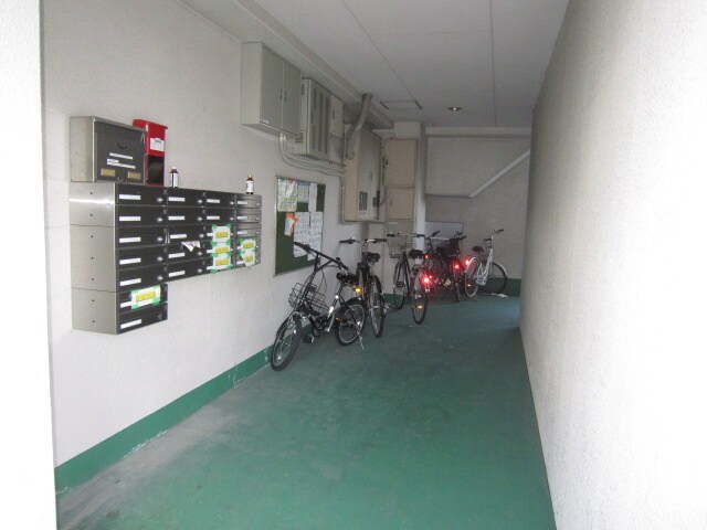 物件外観写真3　(エントランス部分)