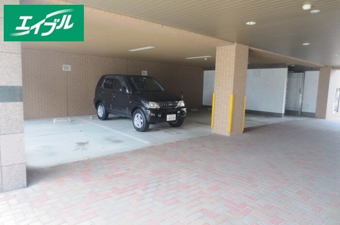 物件外観写真3　(駐車場)