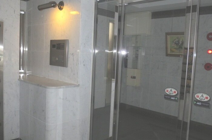 物件外観写真6　(エントランス部分)