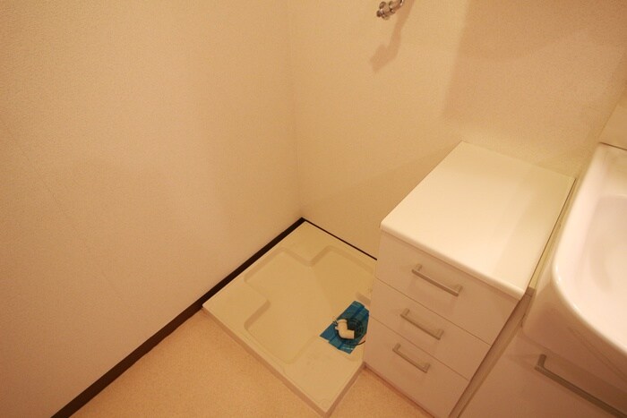 物件内観写真16　(洗濯機置場)