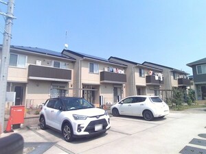 リサイア A棟外観写真
