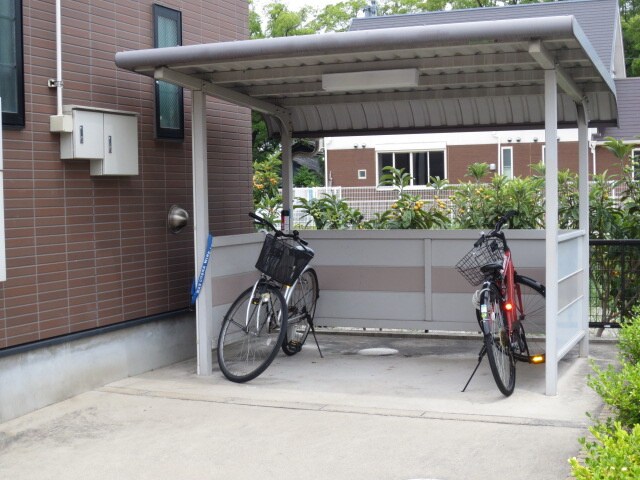 物件外観写真2　(駐輪場)