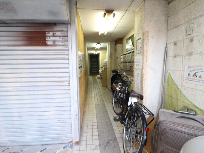 物件外観写真5　(エントランス部分)