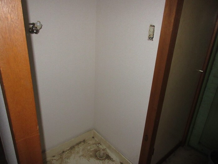 物件内観写真12　(洗濯機置場)