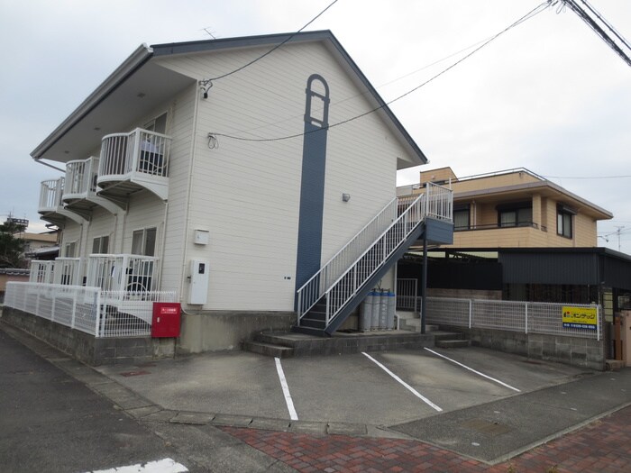 物件外観写真3　(駐車場)