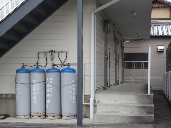 物件外観写真4　(エントランス部分)