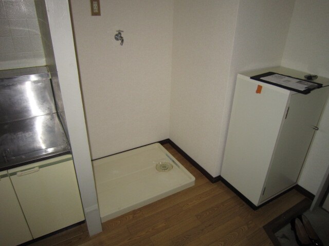 物件内観写真10　(洗濯機置場)