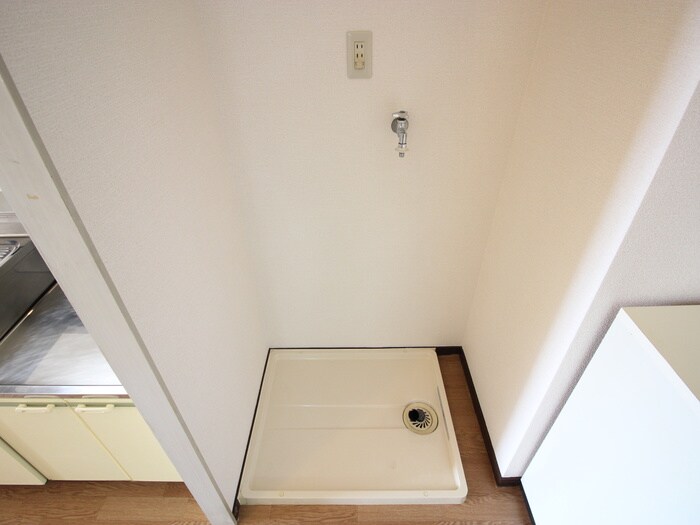 物件内観写真11　(洗濯機置場)