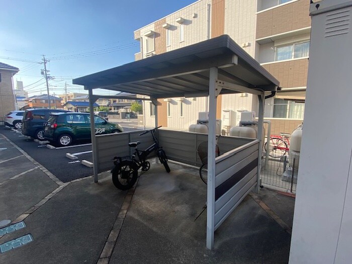 物件外観写真5　(駐輪場)