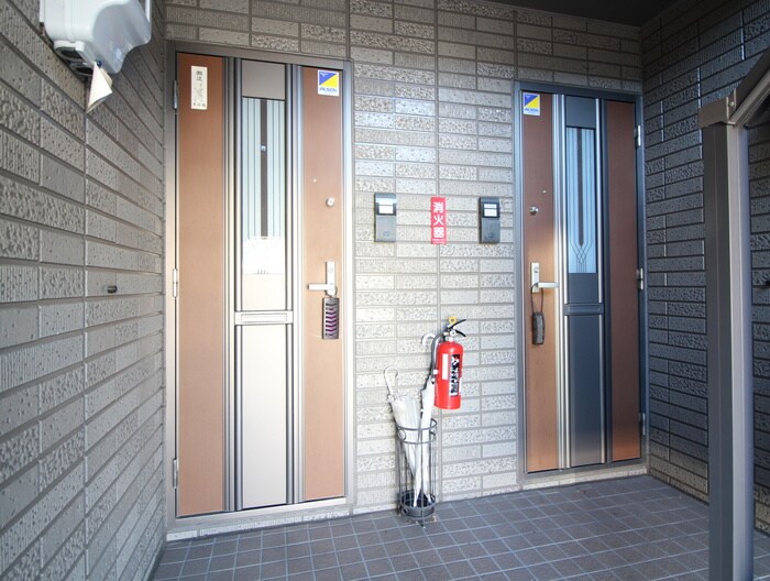物件外観写真6　(エントランス部分)