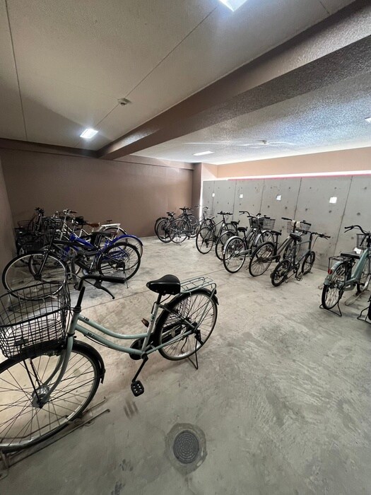物件外観写真4　(駐輪場)