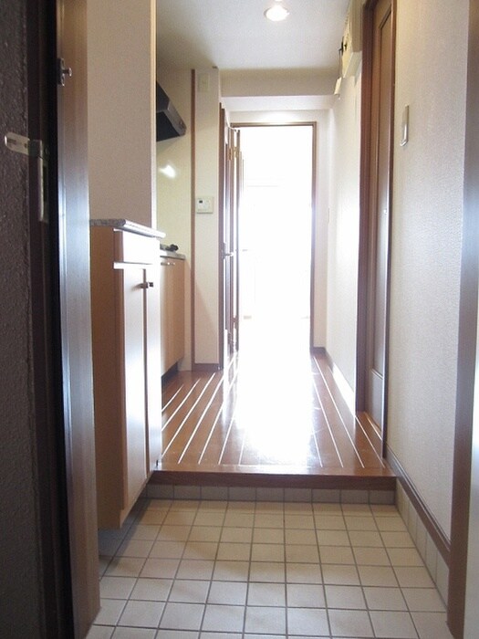 物件内観写真10　(玄関)