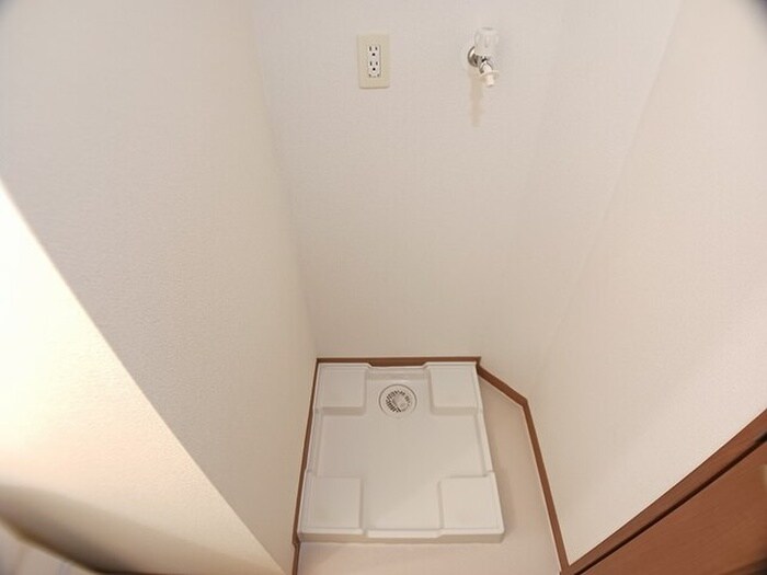 物件内観写真10　(洗濯機置場)