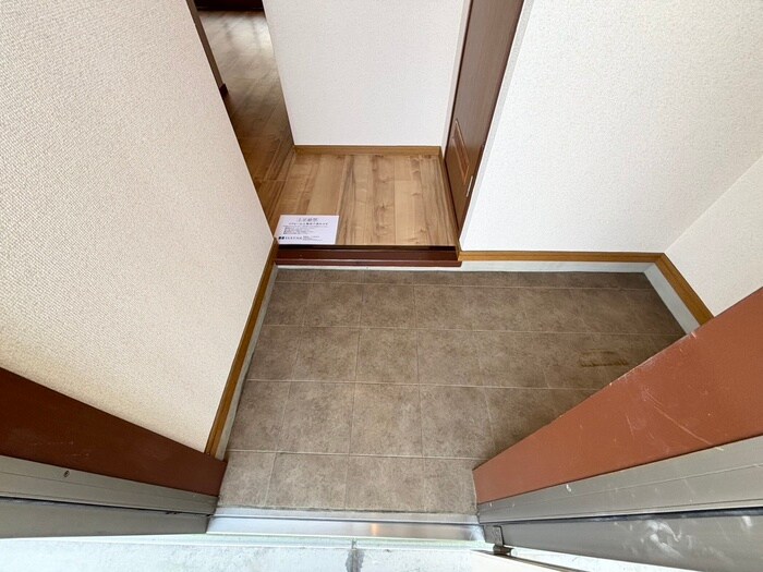 物件内観写真13　(玄関)