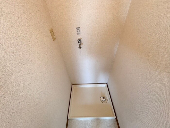 物件内観写真16　(洗濯機置場)