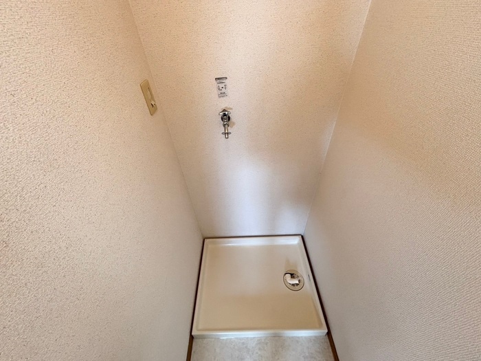 物件内観写真16　(洗濯機置場)