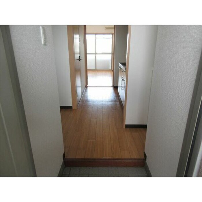 物件内観写真9　(玄関)