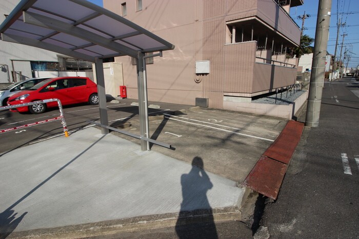 物件外観写真6　(駐車場)