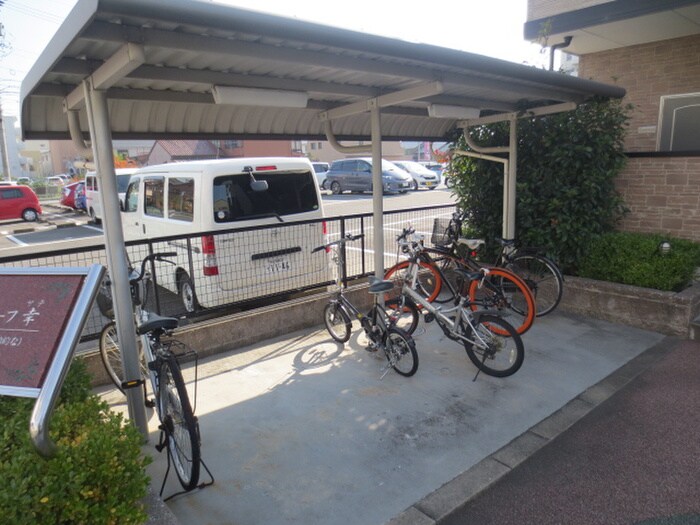 物件外観写真3　(駐輪場)