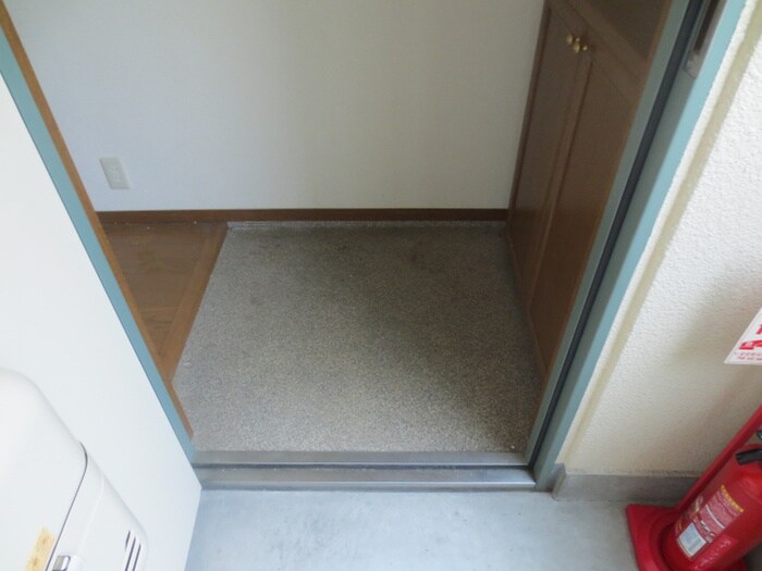 物件内観写真13　(玄関)