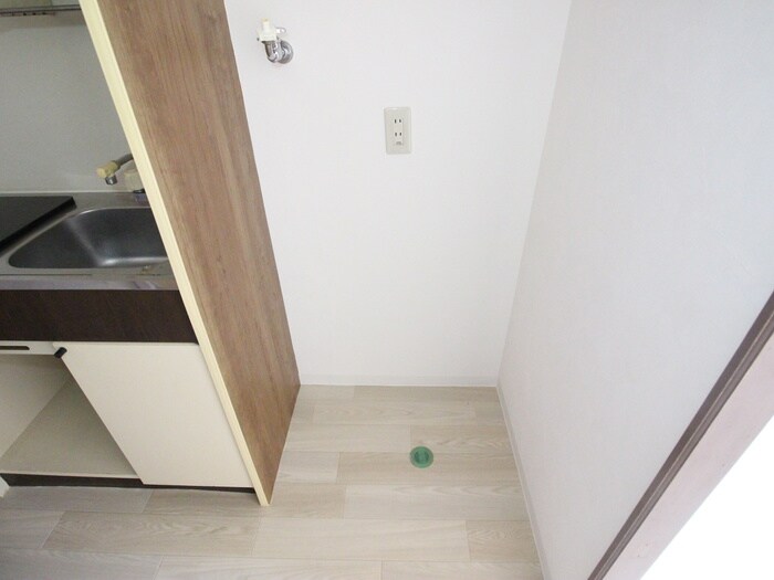 物件内観写真15　(洗濯機置場)