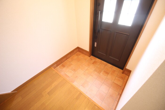 物件内観写真14　(玄関)