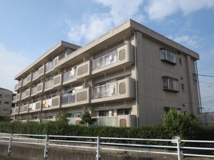 メゾンマエダ外観写真